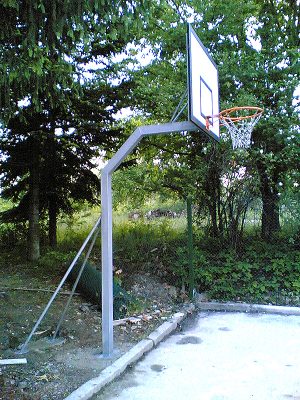 Стойка за уличен баскетбол