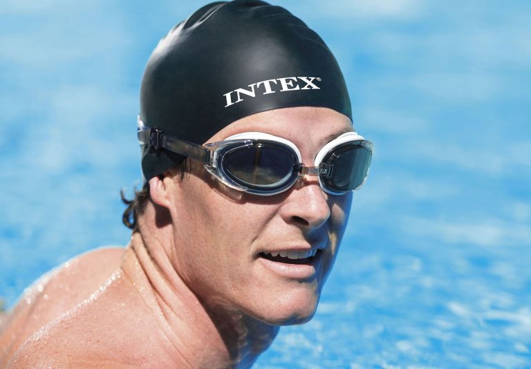 очила за плуване на марката INTEX
